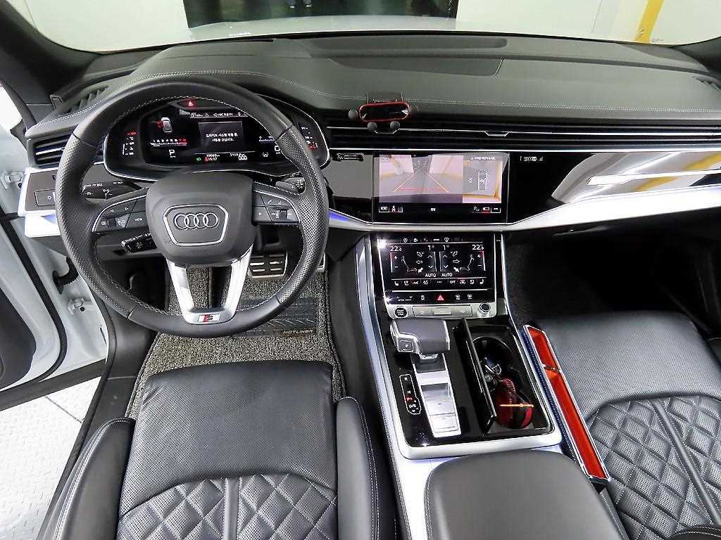 Audi Q8 - Vista 7