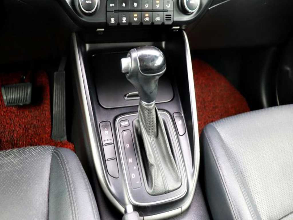 KIA Carens - Vista 6