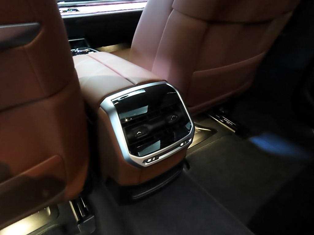 BMW 7 Series 2025 Negro - Importación desde Corea - HF Imports Iquique - Foto 14