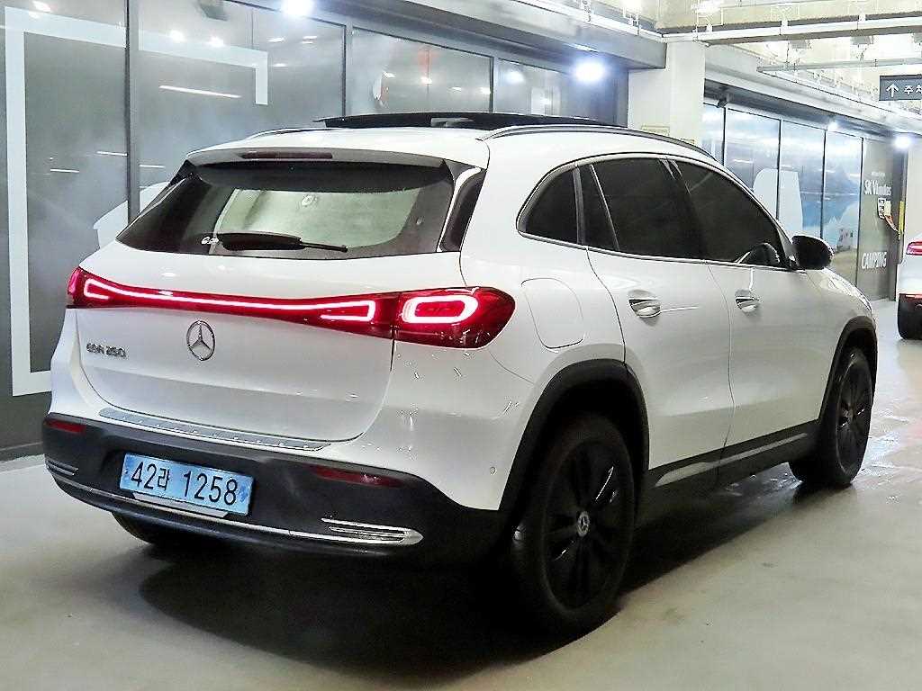 Mercedes Benz EQA - Vista 4