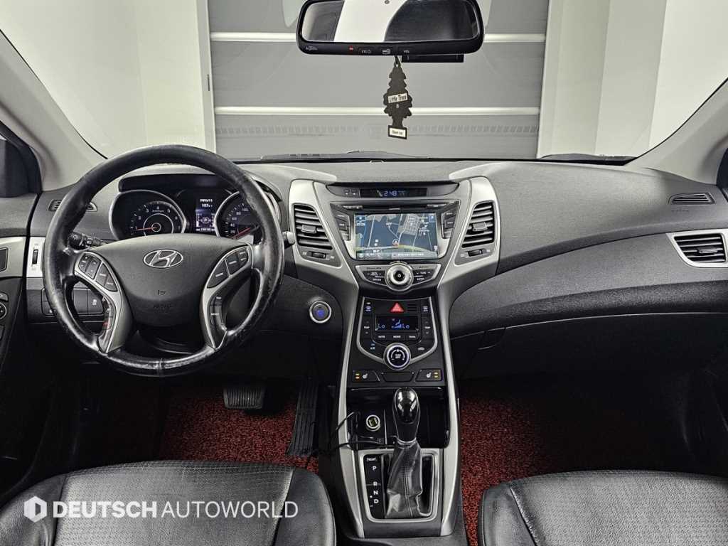 HYUNDAI Avante - Vista 7
