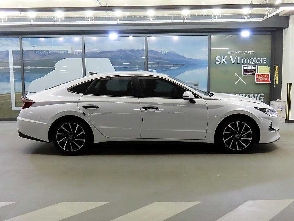HYUNDAI Sonata - Vista 3