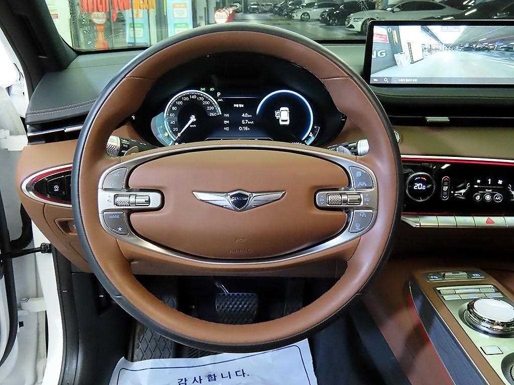 Genesis GV70 - Vista 8