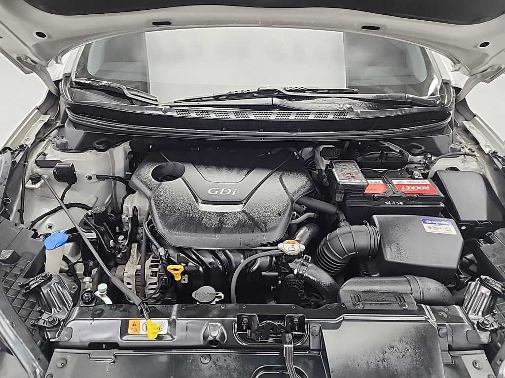 HYUNDAI Avante - Vista 5