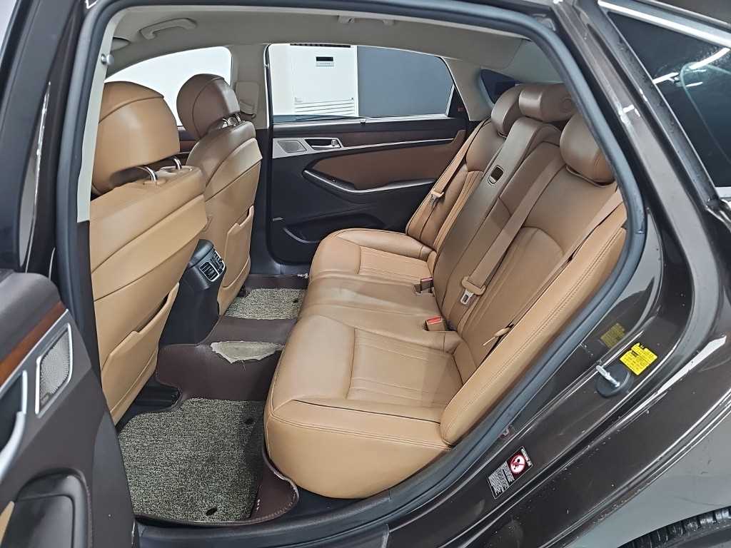 Genesis G80 - Vista 12