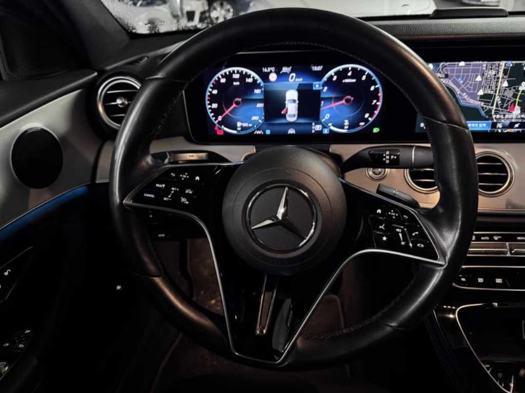 Mercedes Benz E class - Vista 12