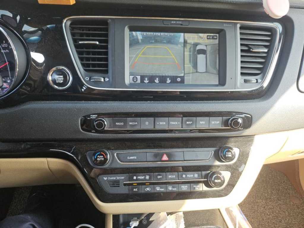 KIA Carnival - Vista 7