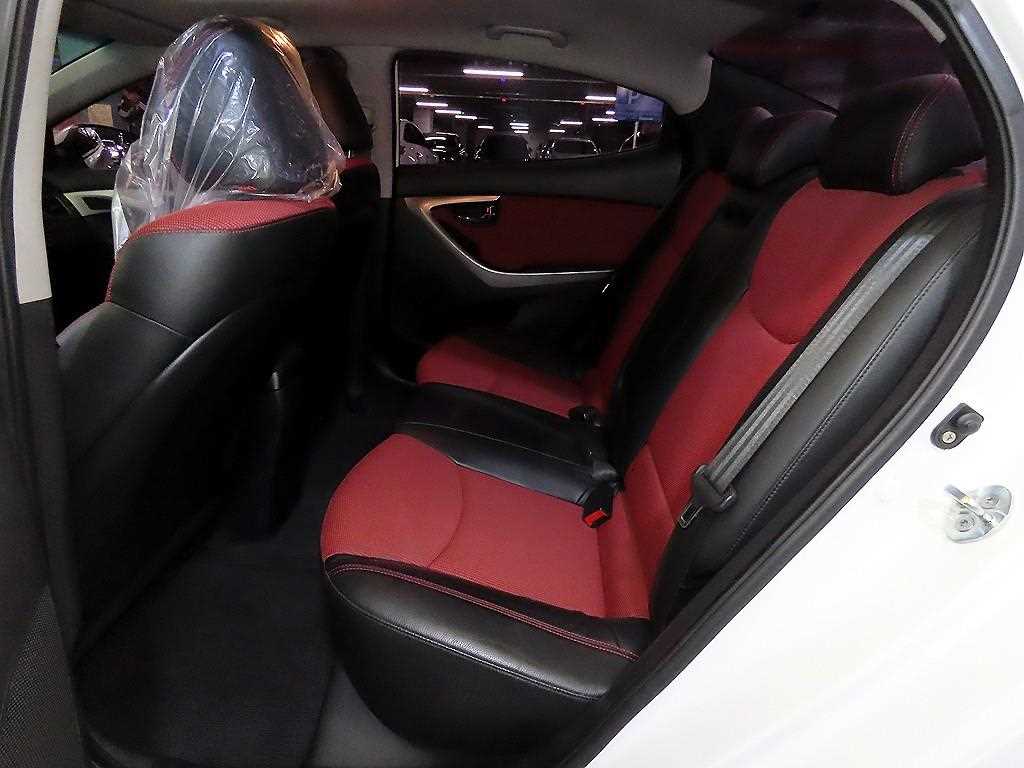 HYUNDAI Avante - Vista 7