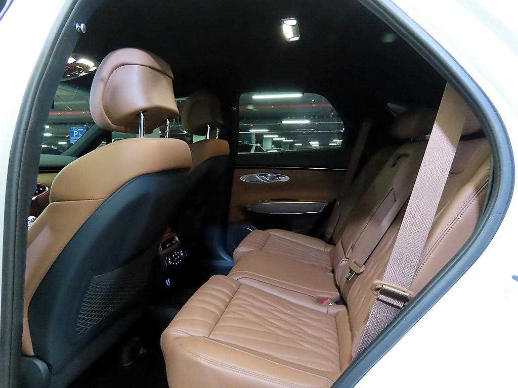 Genesis GV70 - Vista 7