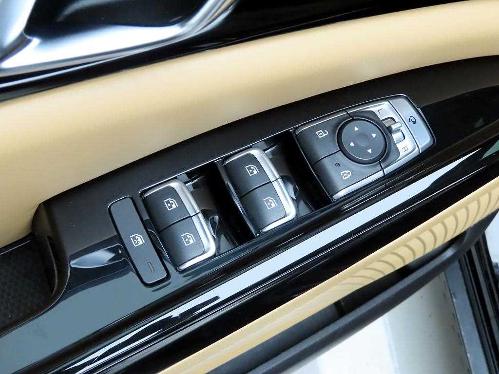KIA Carnival - Vista 11