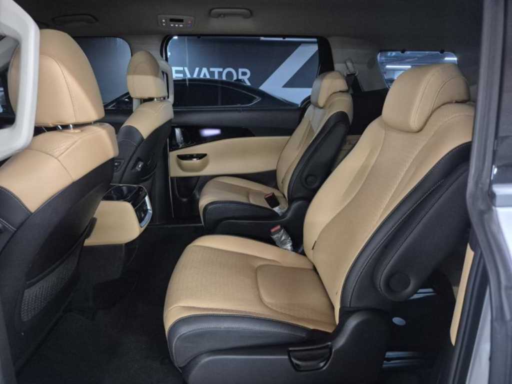 KIA Carnival - Vista 9