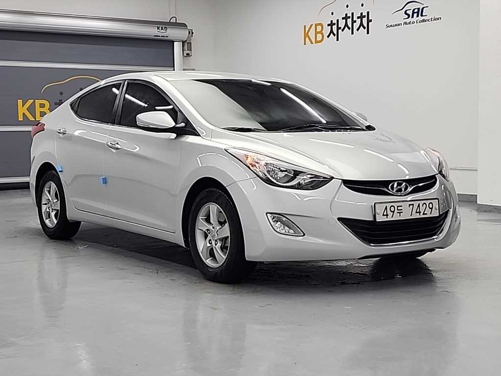 HYUNDAI Avante - Vista 4
