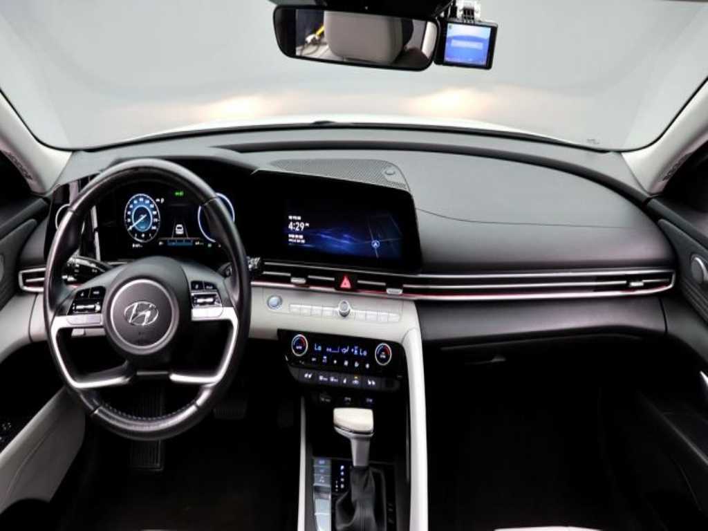 HYUNDAI Avante - Vista 7