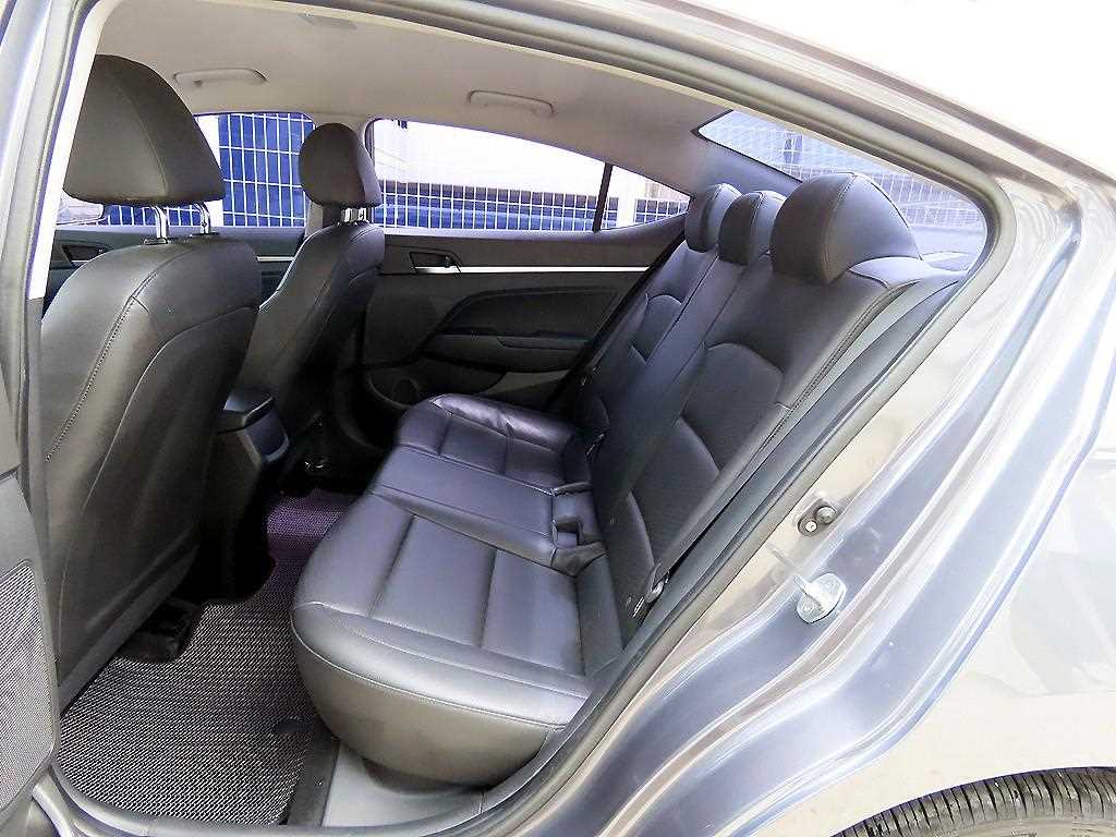 HYUNDAI Avante - Vista 6