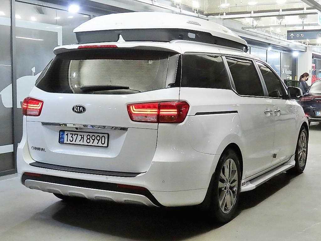 KIA Carnival - Vista 4