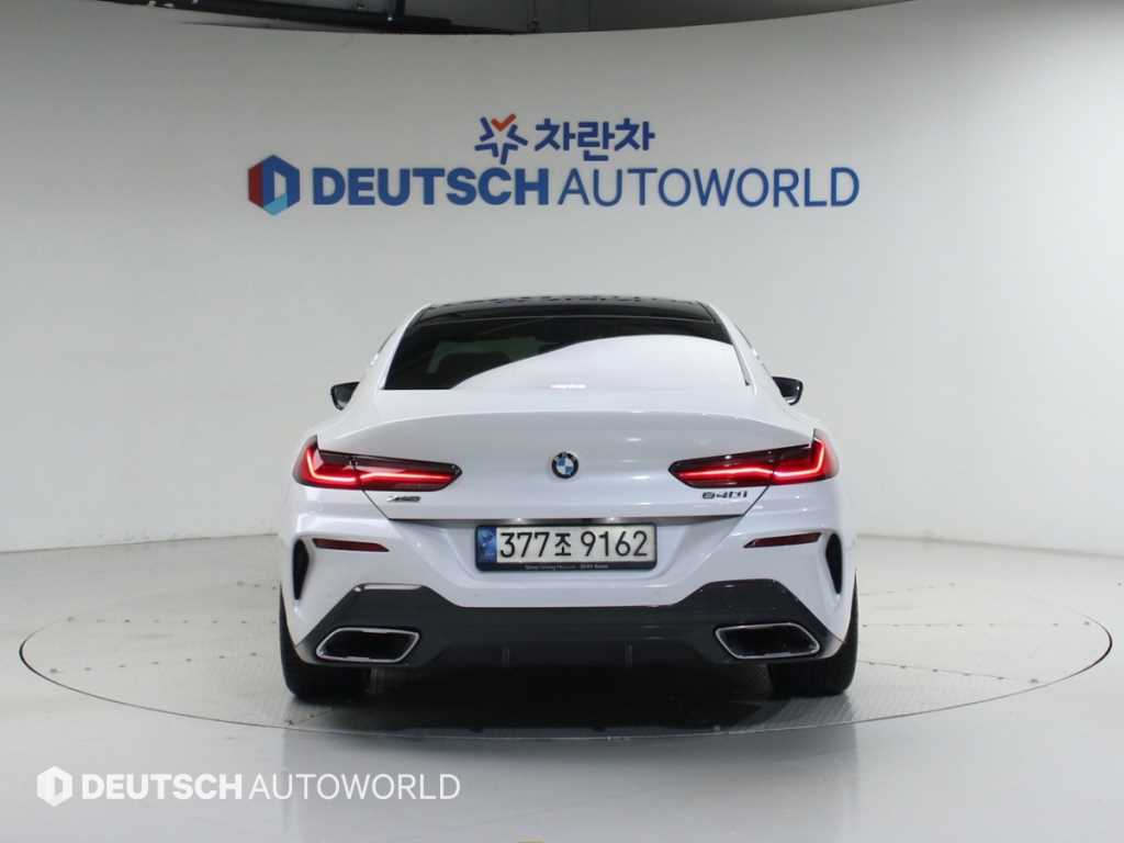 BMW 8 Series - Vista 3