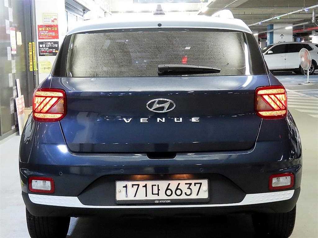 HYUNDAI Venue - Vista 5