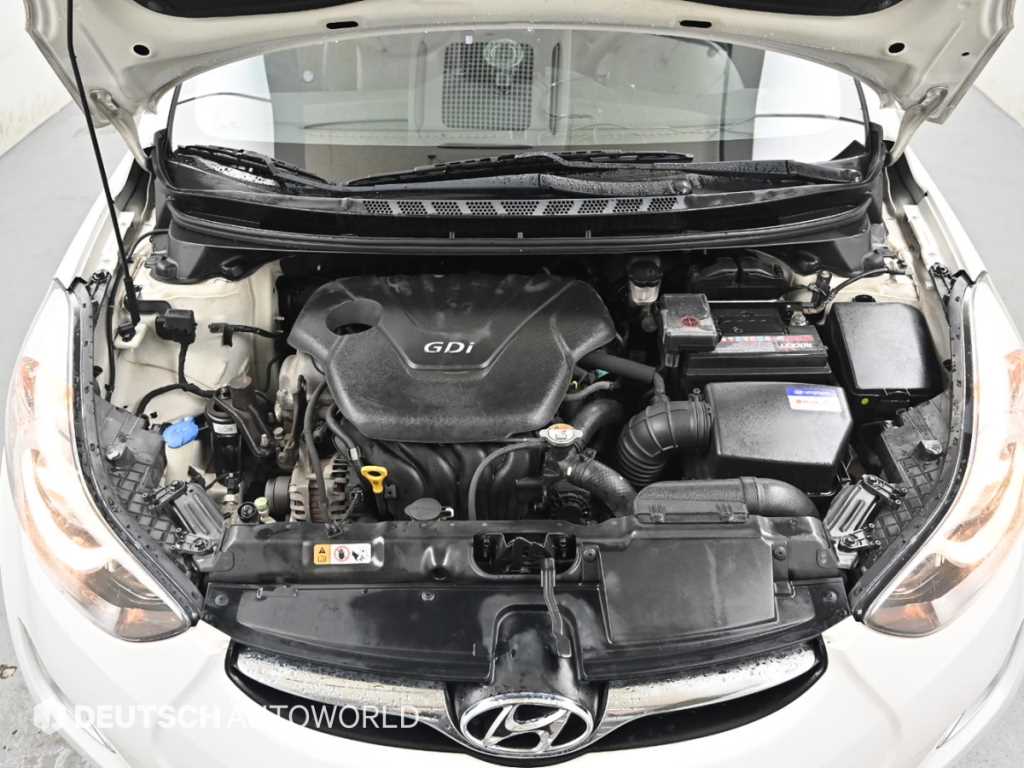 HYUNDAI Avante - Vista 7