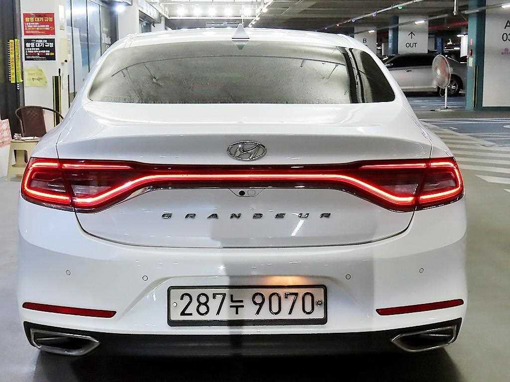 HYUNDAI Grandeur - Vista 5