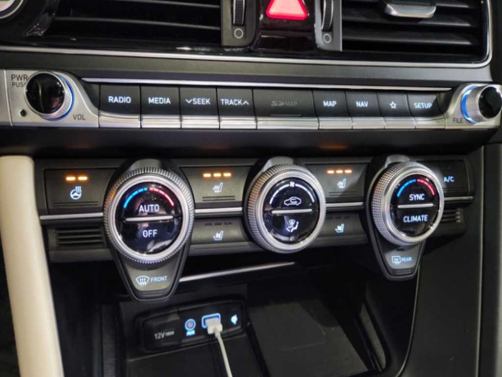 Genesis G70 - Vista 9