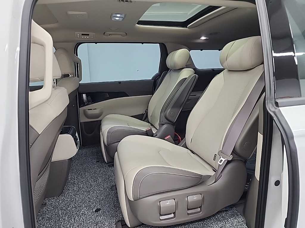 KIA Carnival - Vista 12