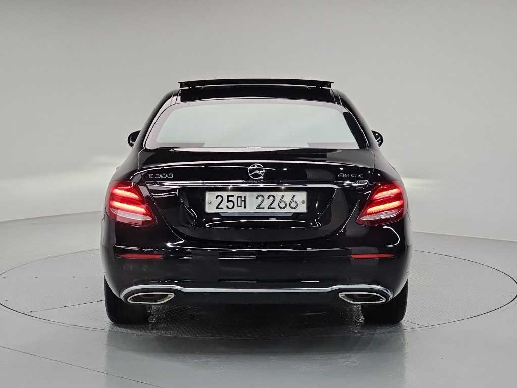Mercedes Benz E class - Vista 3