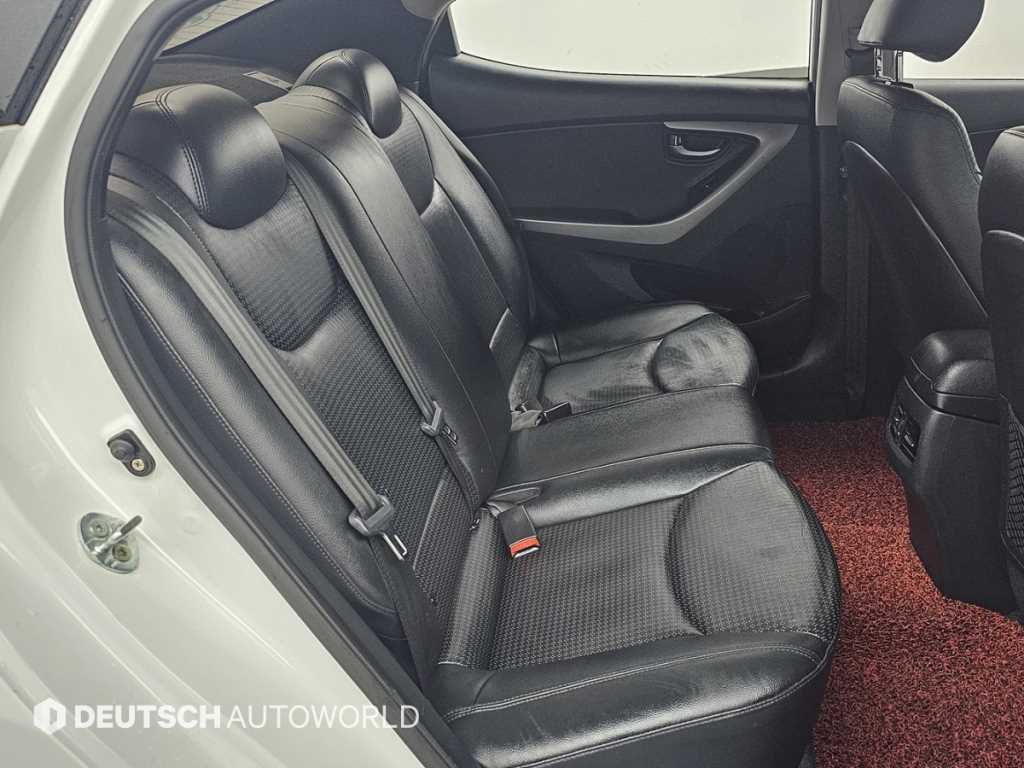HYUNDAI Avante - Vista 12