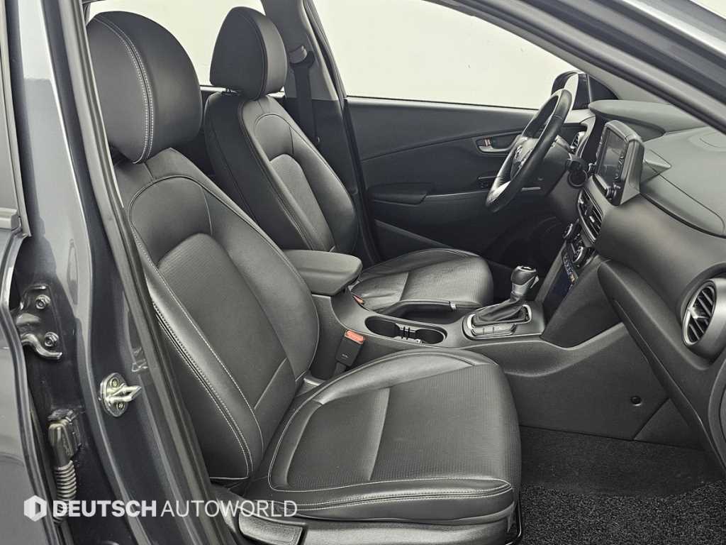 HYUNDAI Kona - Vista 10