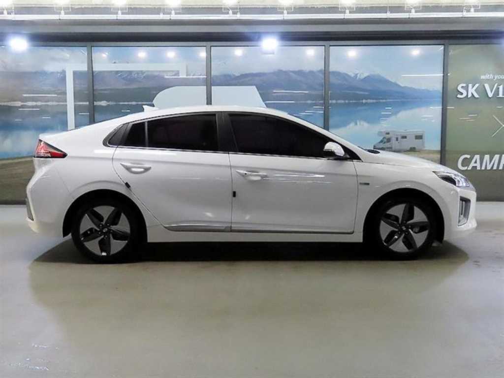 HYUNDAI Ioniq - Vista 3