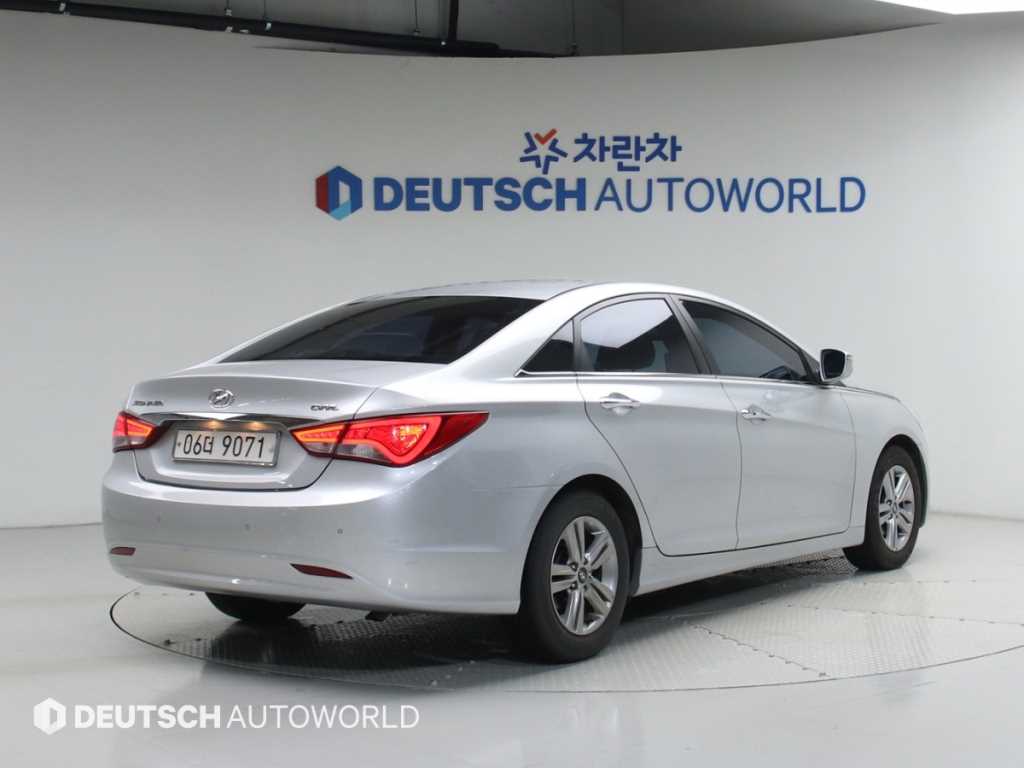 HYUNDAI Sonata - Vista 2