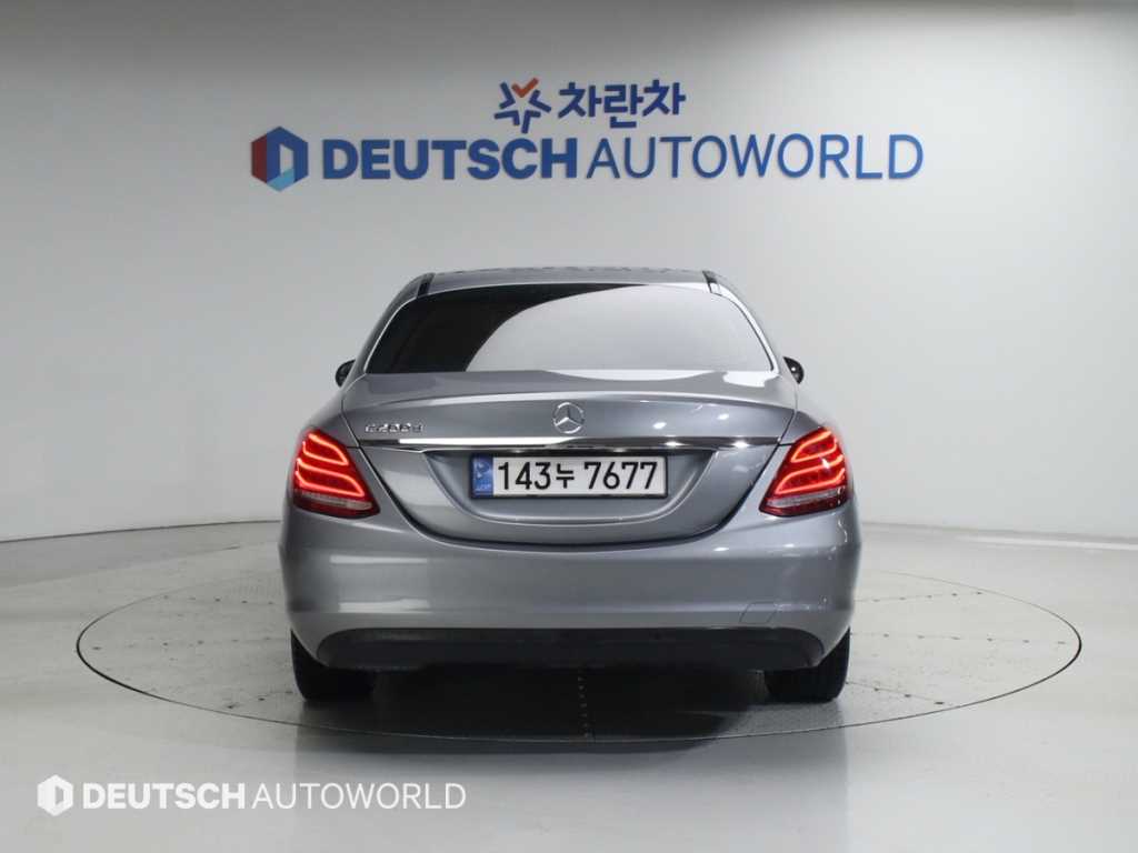 Mercedes Benz C Class - Vista 4