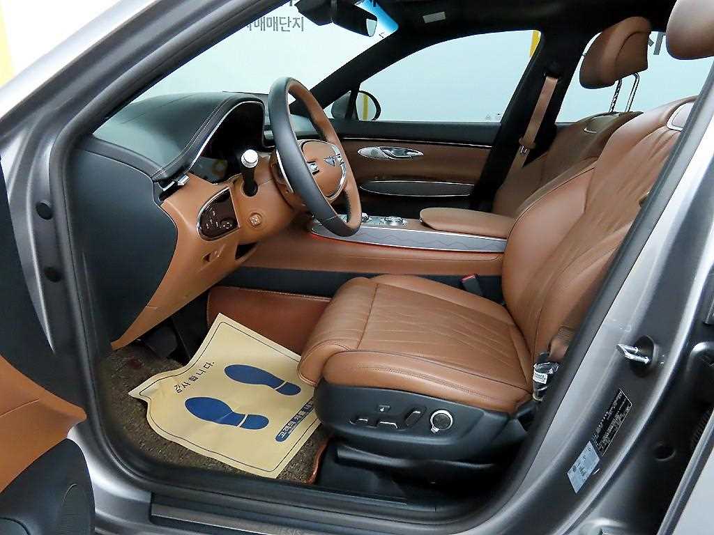 Genesis GV70 - Vista 5