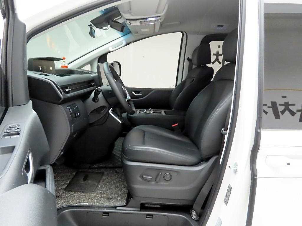 HYUNDAI Staria - Vista 12