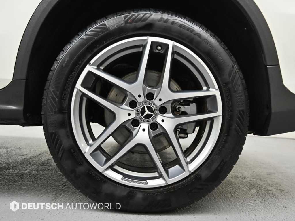 Mercedes Benz GLC Class - Vista 5