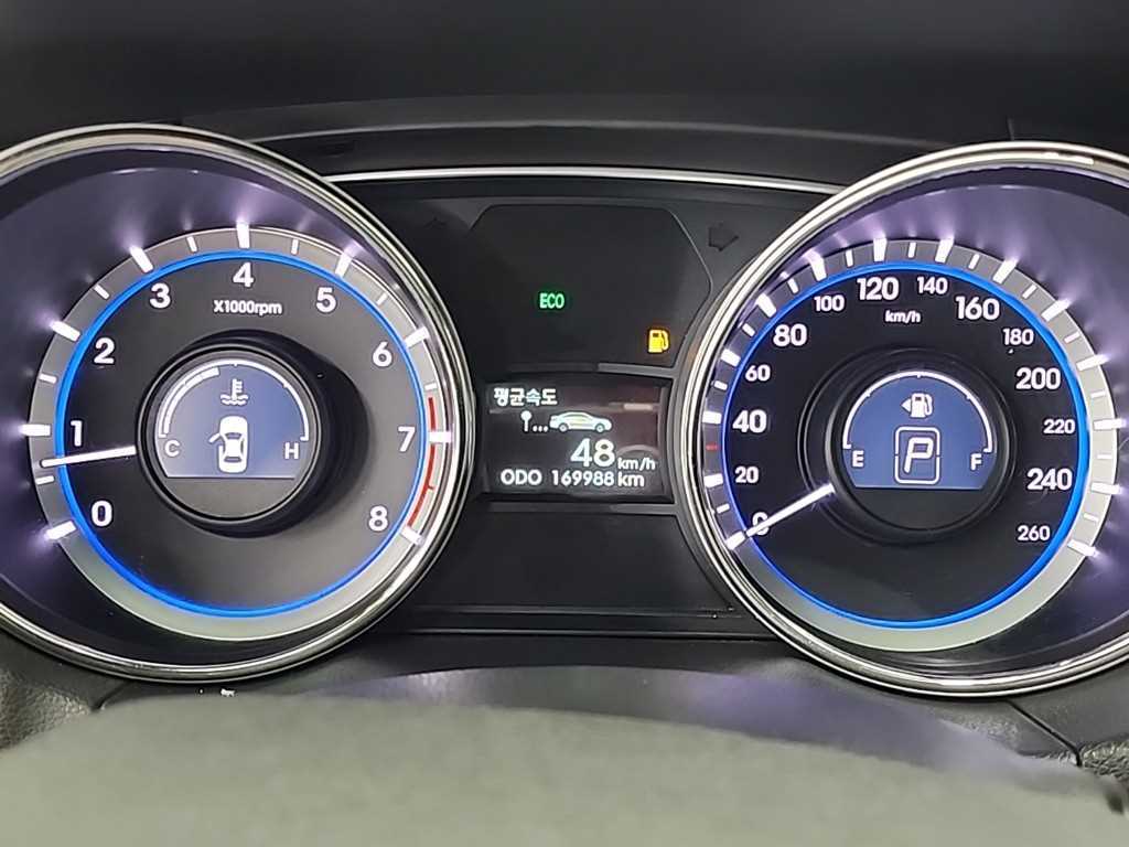 HYUNDAI Sonata - Vista 6