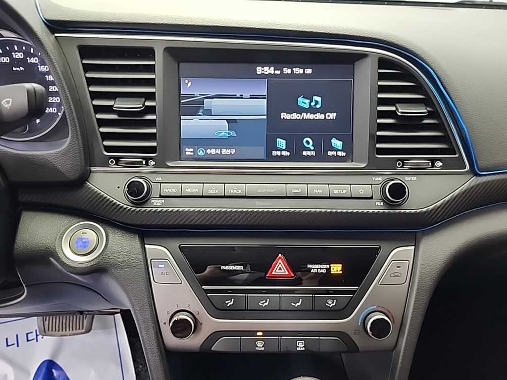 HYUNDAI Avante - Vista 10