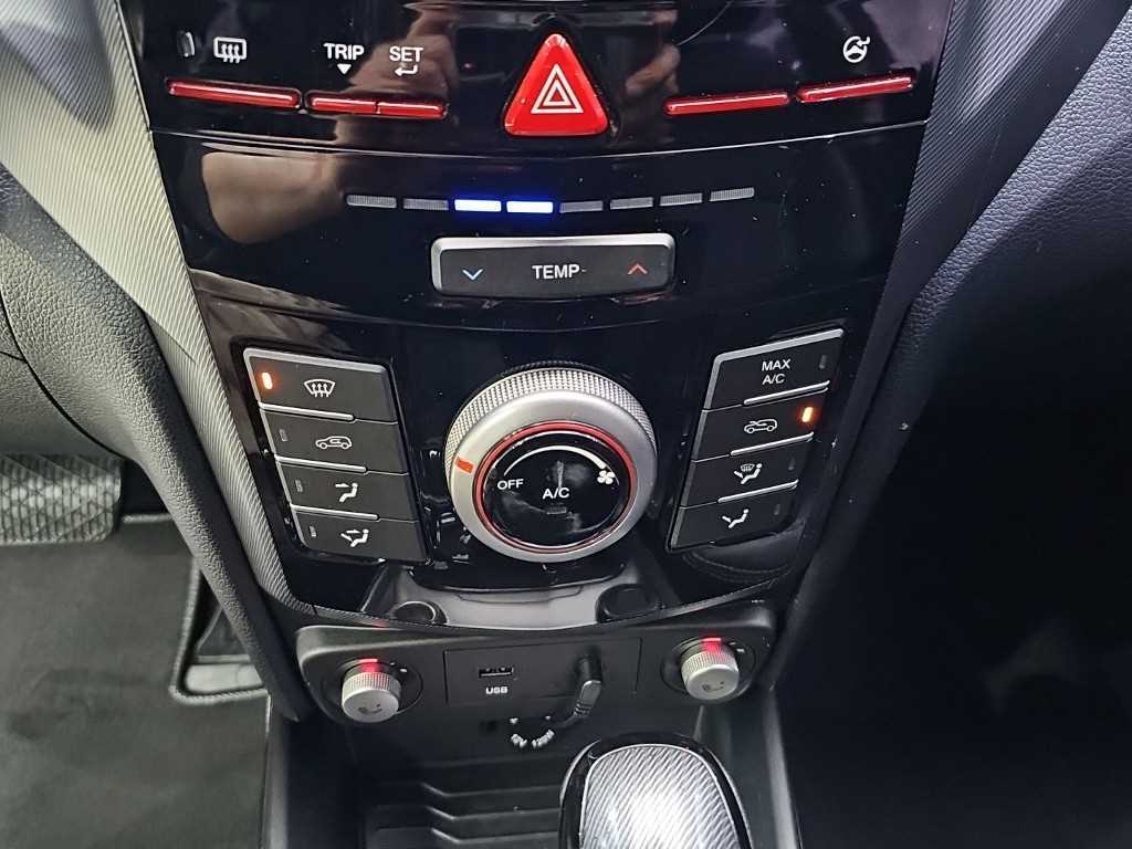 Ssangyong Tivoli - Vista 10
