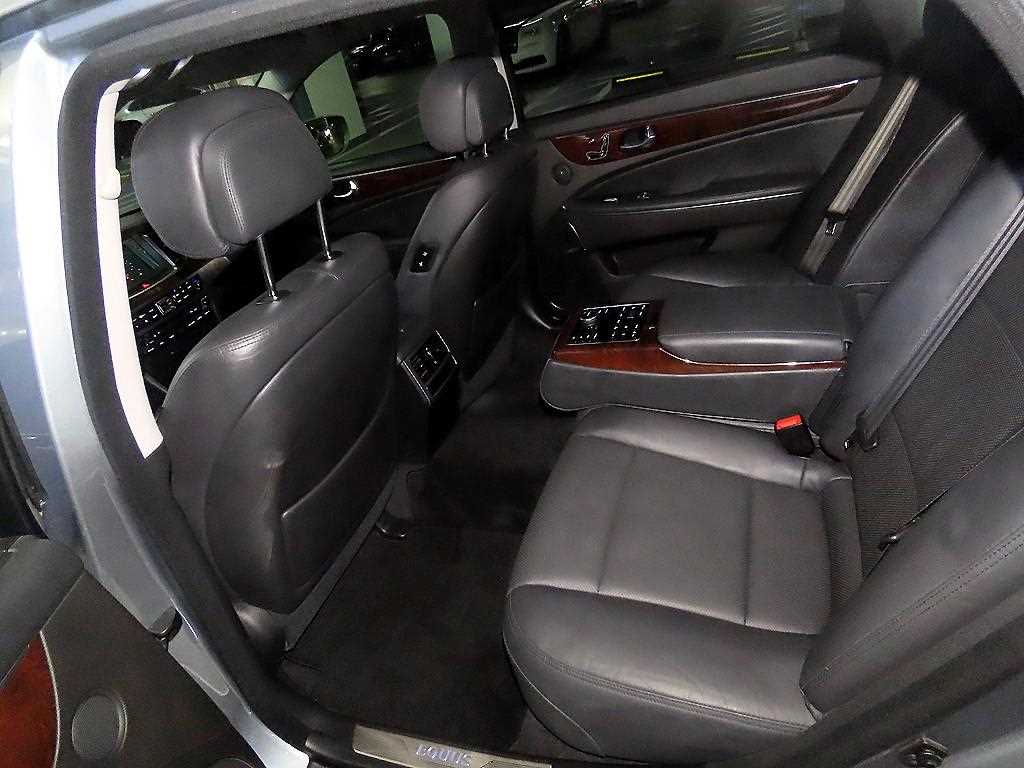 HYUNDAI Equus - Vista 7