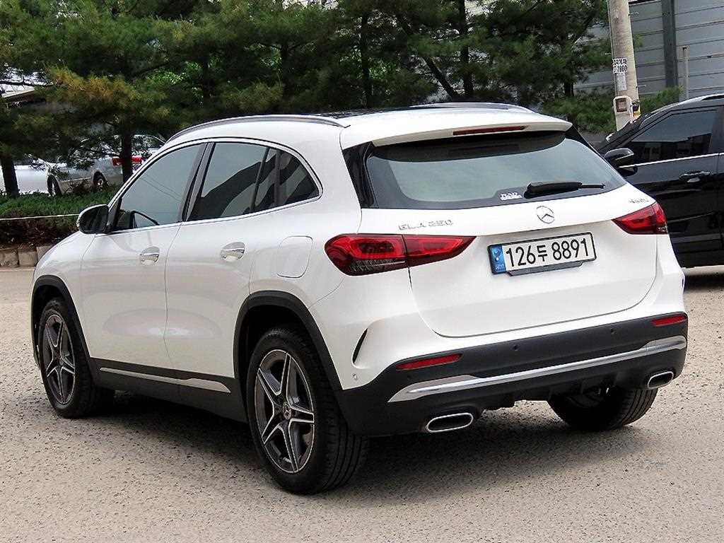 Mercedes Benz GLA Class - Vista 3