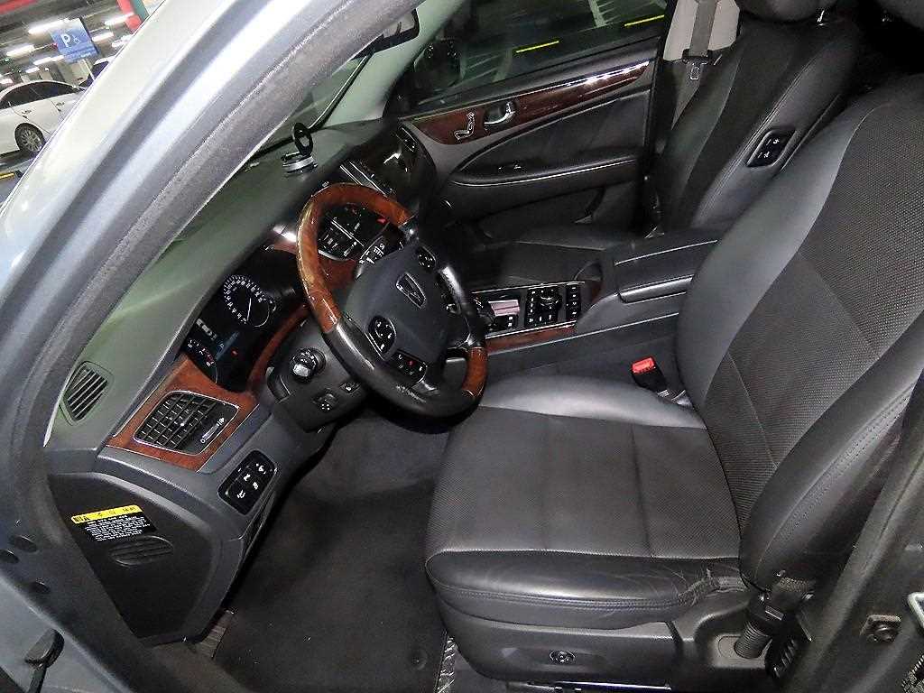 HYUNDAI Equus - Vista 6