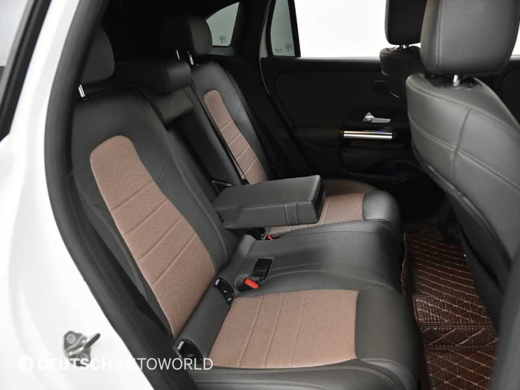Mercedes Benz EQA - Vista 12