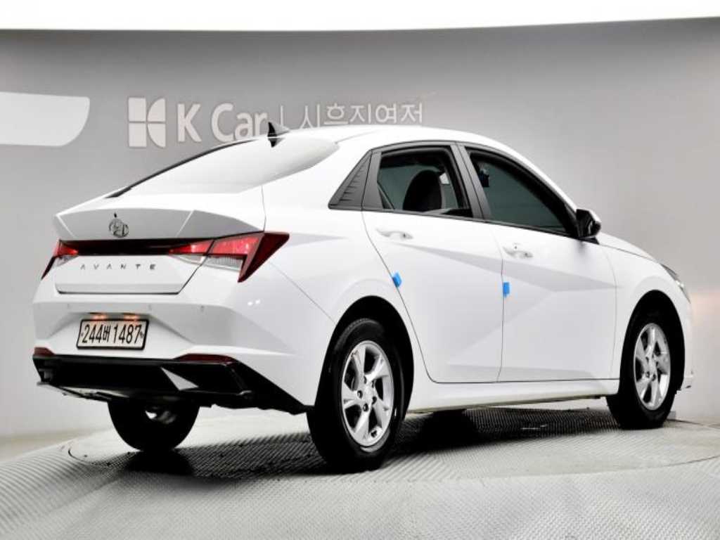 HYUNDAI Avante - Vista 2