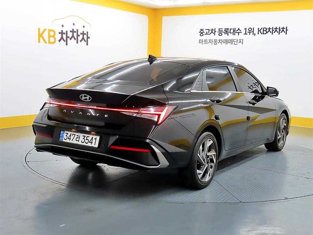 HYUNDAI Avante - Vista 4