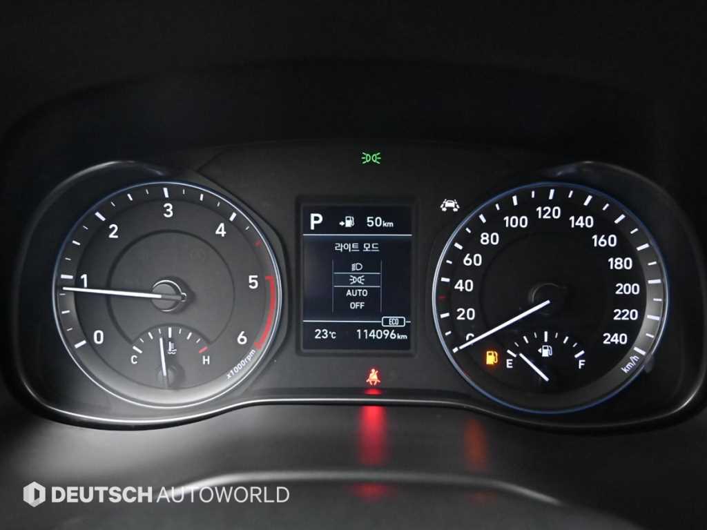 HYUNDAI Kona - Vista 8