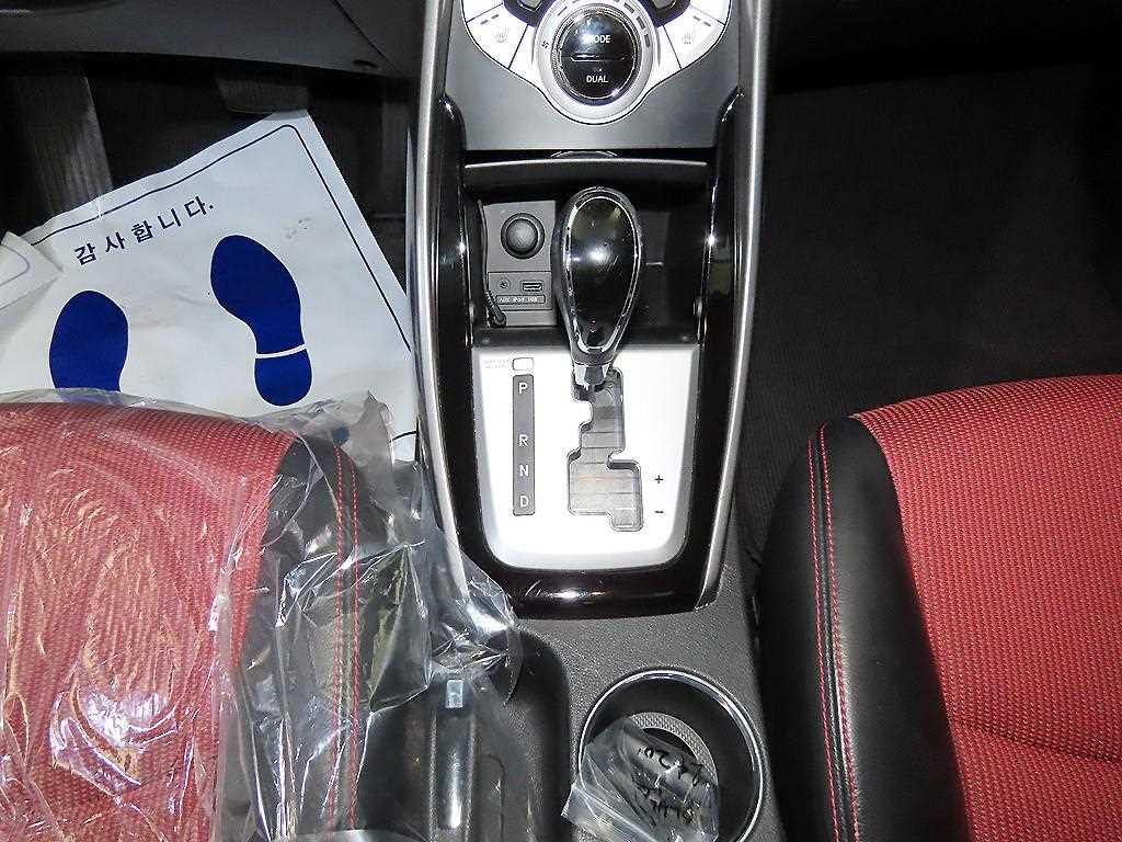 HYUNDAI Avante - Vista 12