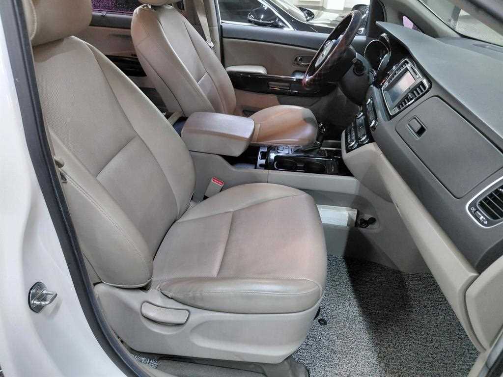 KIA Carnival - Vista 6
