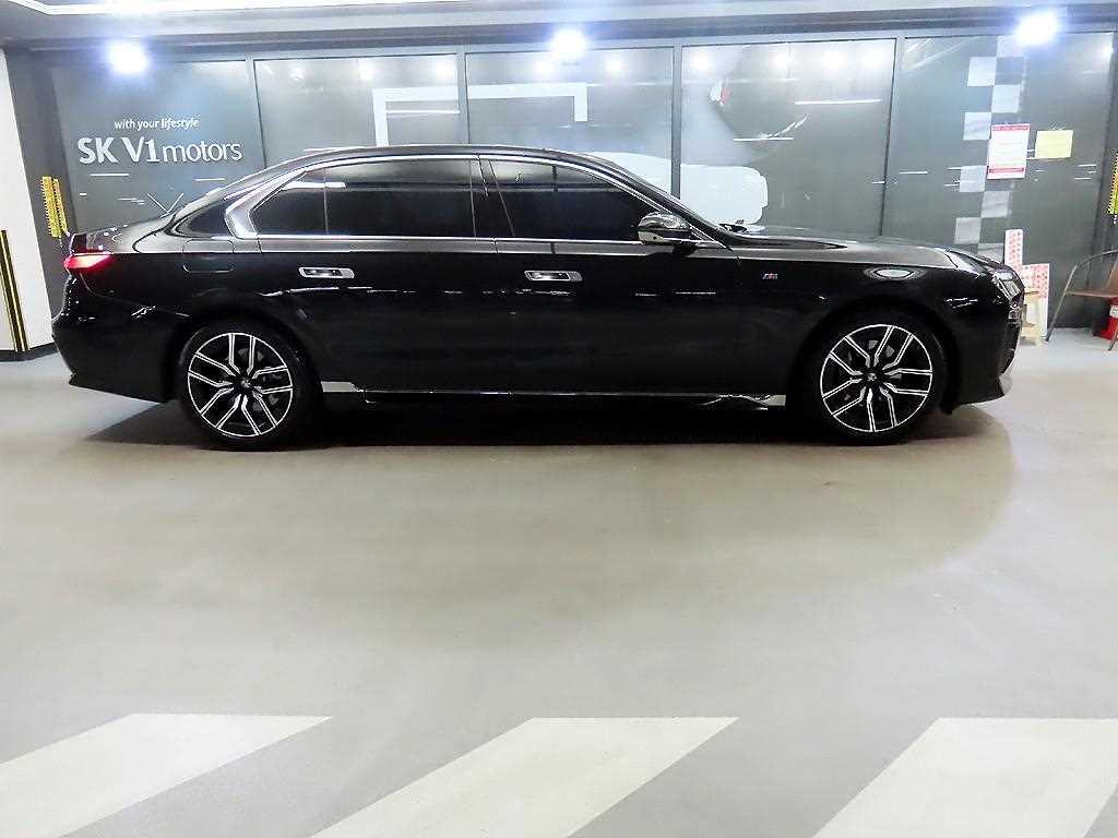 BMW 7 Series - Vista 3