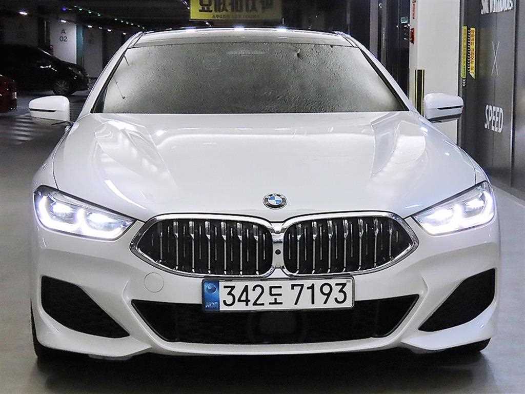 BMW 8 Series - Vista 2