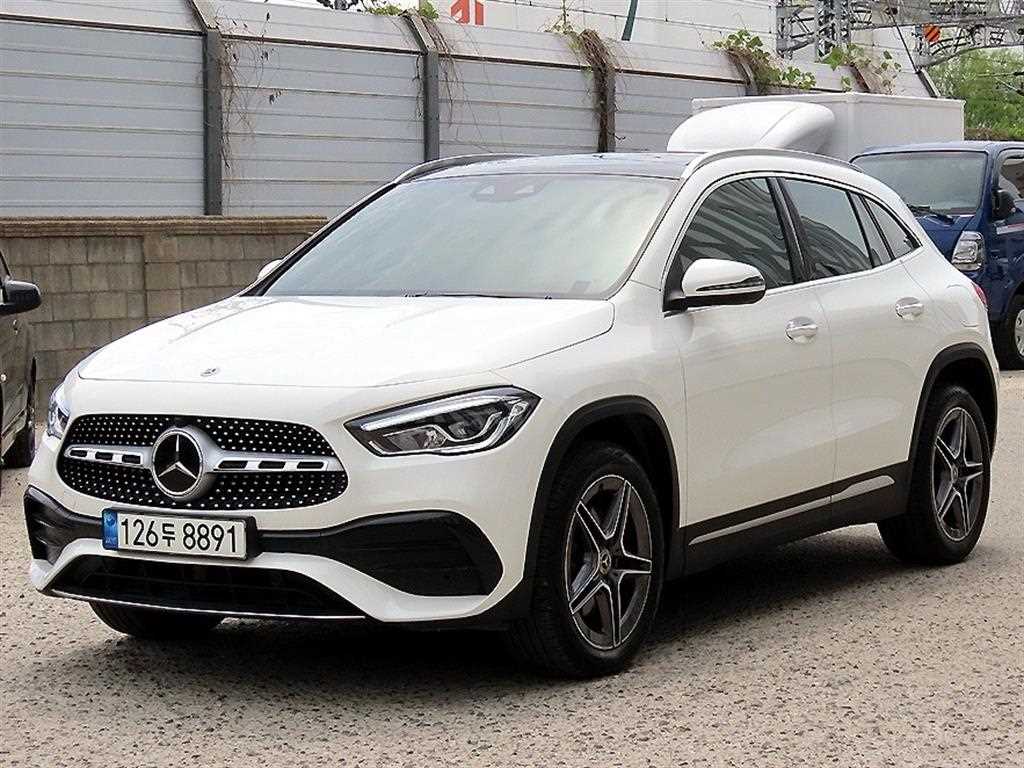 Mercedes Benz GLA Class - Vista 2