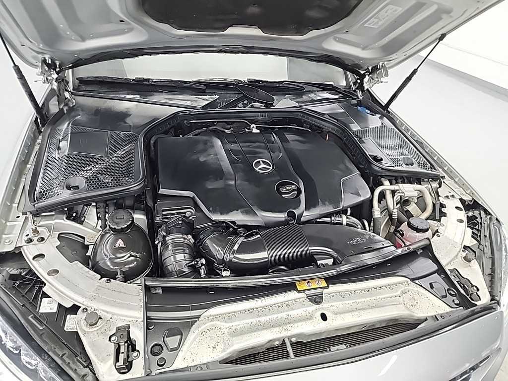 Mercedes Benz C Class - Vista 5